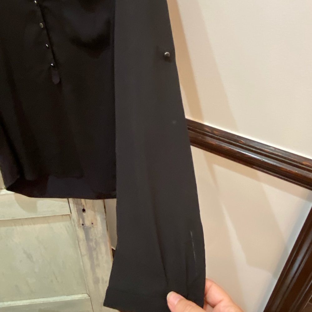 Women’s Black Blouse Kenneth Cole reaction button front fold up sleeve M - Picture 2 of 7